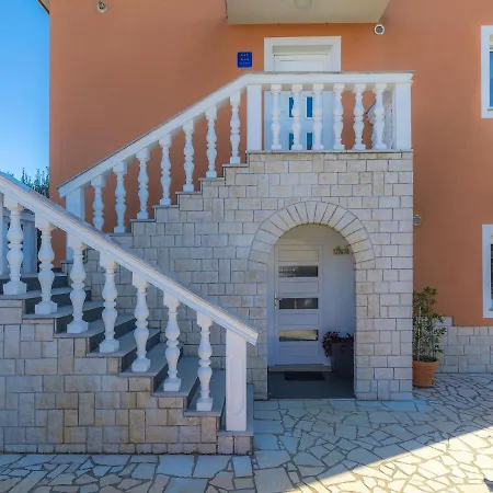 Laura By Interhome * Galižana