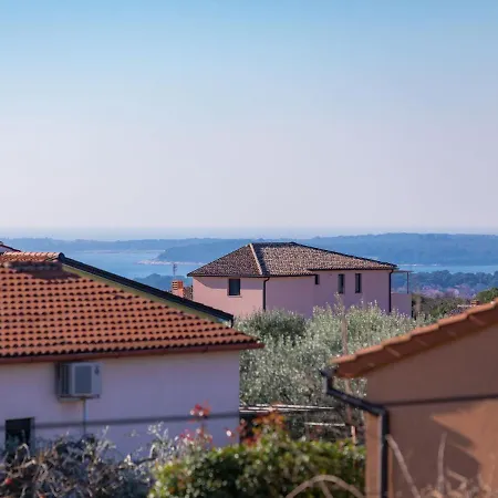 Laura By Interhome Apartamento *