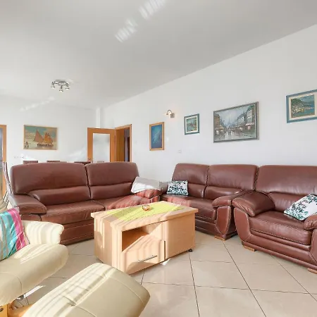 Laura By Interhome Apartmán