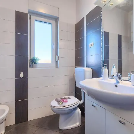 Laura By Interhome Apartamento *