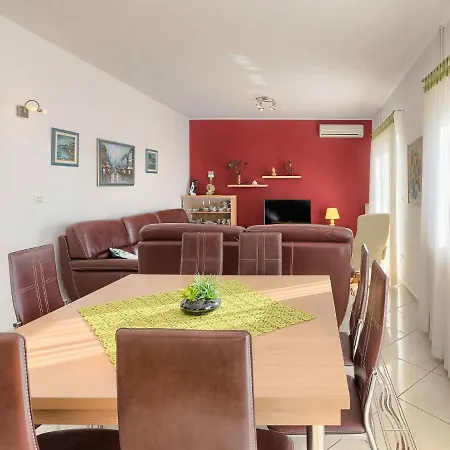 Laura By Interhome *