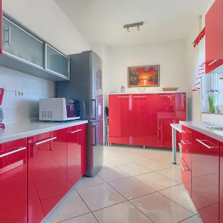 Laura By Interhome Apartamento *