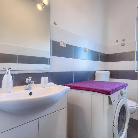 Laura By Interhome Apartman *