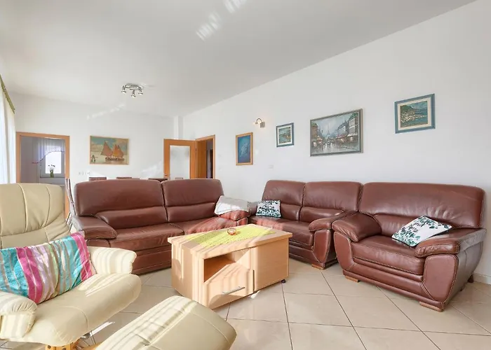 Laura By Interhome Lejlighed